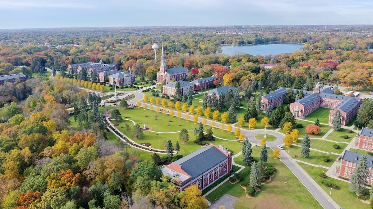 University of St Mary of the Lake / Mundelein Seminary